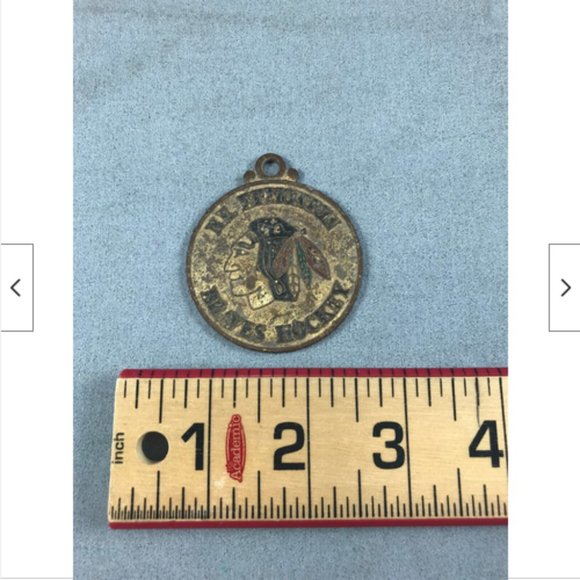 Vintage NE Edmonton Braves Hockey Medal - Picture 2 of 4